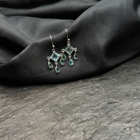 Topas-Ohrhänger in Silber, facettiert, vierteilig