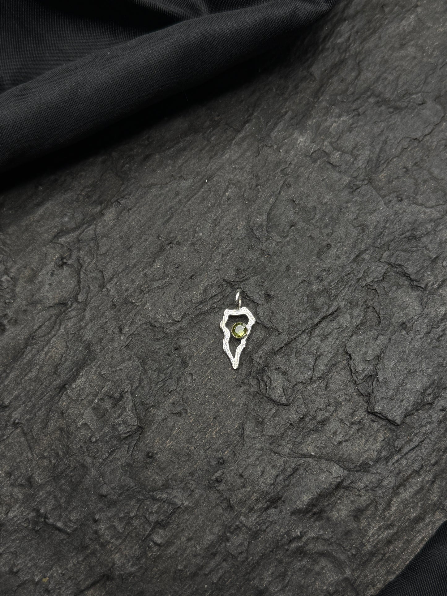 Peridot-Anhänger, blattförmig