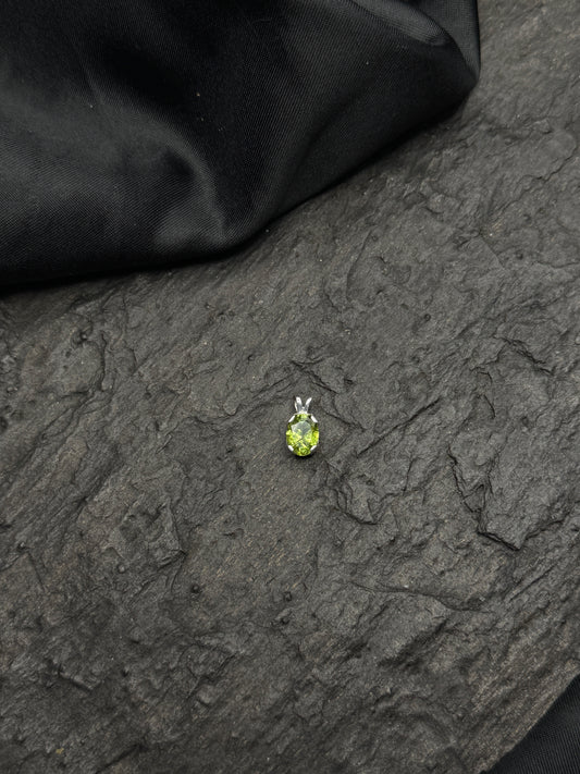 Peridot Anhänger, oval, facettiert
