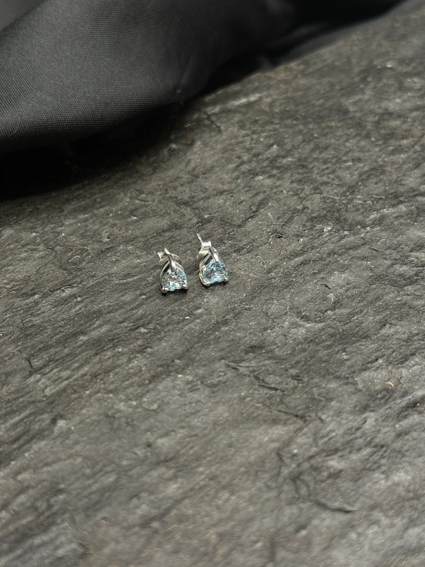 Aquamarin Ohrstecker herzförmig