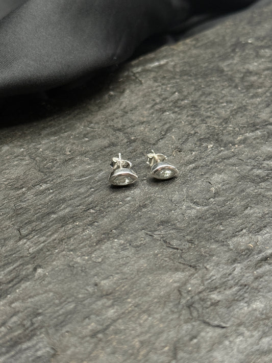 Topas-Stecker navette facettiert in Silber