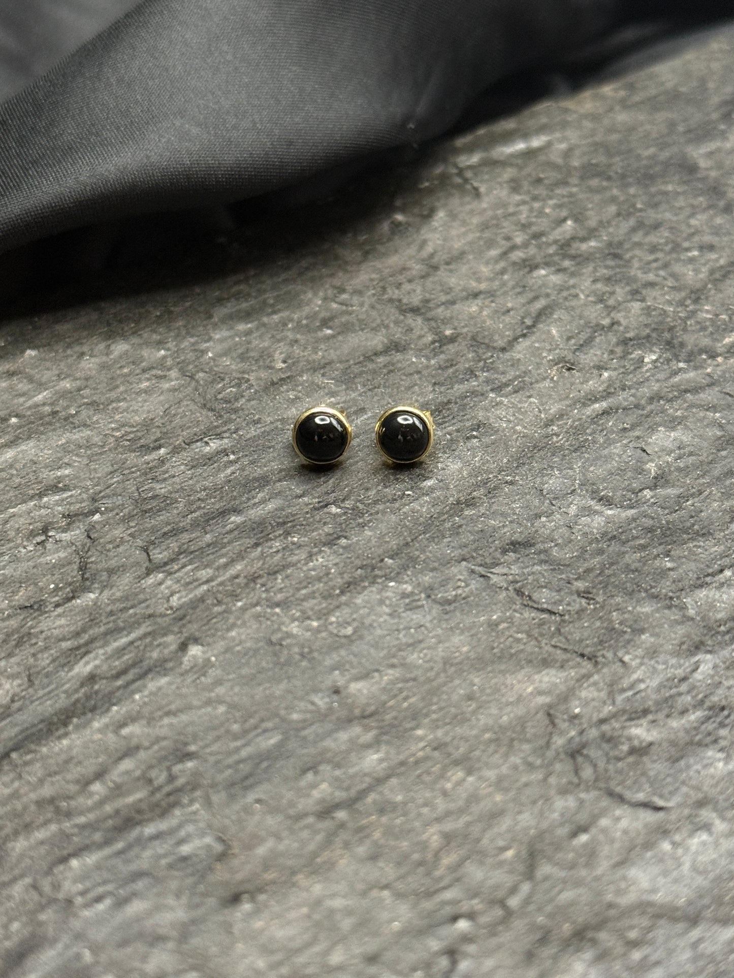 Onyx Ohrstecker vergoldet