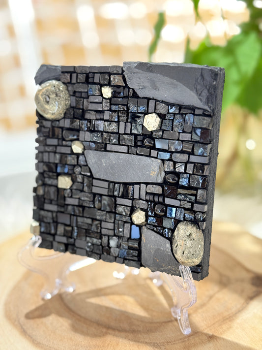 Mosaikbild mit Pyrit
